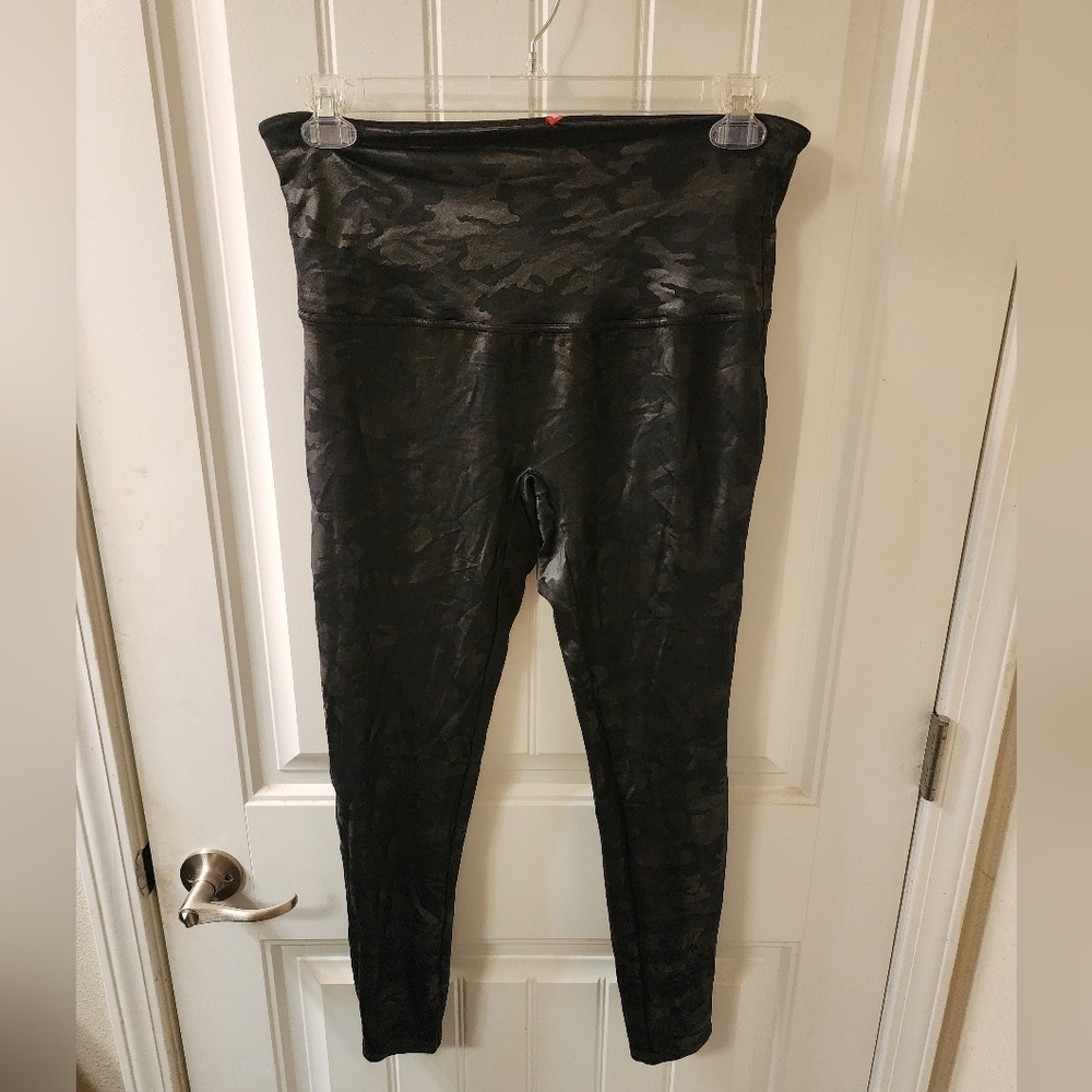 SPANX Camo Print Leggings Black Gray Size 1X Petite High Waist